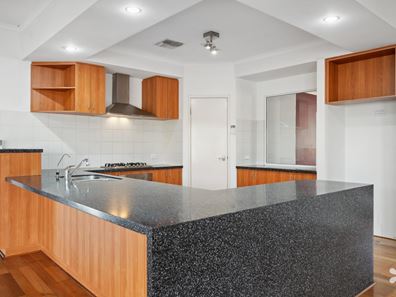 8 Houston Blvd, Canning Vale WA 6155