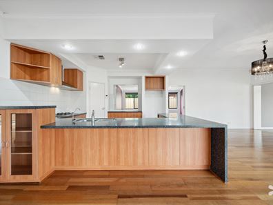 8 Houston Blvd, Canning Vale WA 6155
