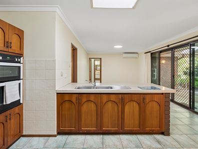 4 Gostelow Road, Glen Forrest WA 6071