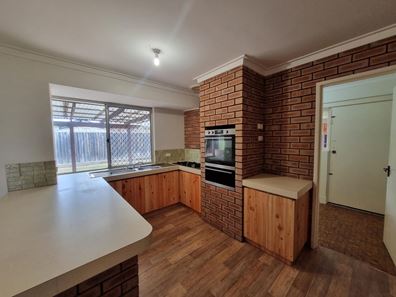 2b Broadhurst Cres, Bateman WA 6150