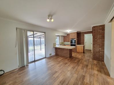 2b Broadhurst Cres, Bateman WA 6150