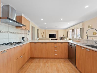 4 Ortona Crescent, Secret Harbour WA 6173
