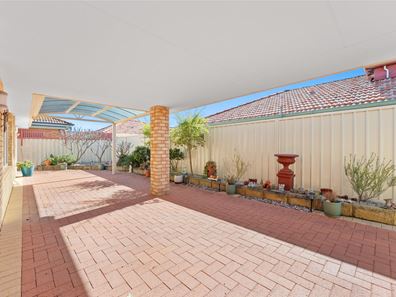 4 Ortona Crescent, Secret Harbour WA 6173