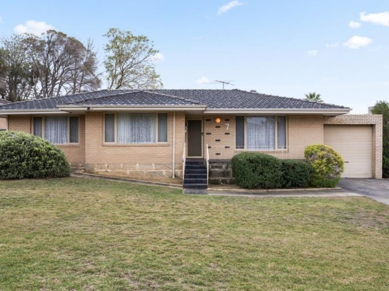 7 Knight Place, Calista WA 6167