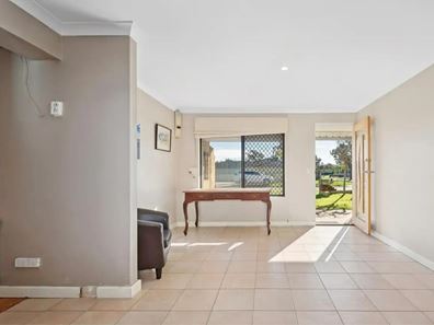 16 Patterson Dr, Middle Swan WA 6056