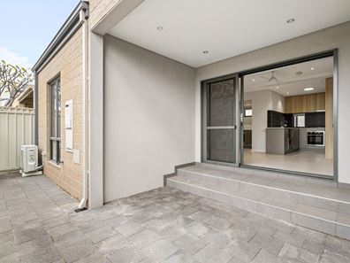 3/8 Lilacdale Road, Innaloo WA 6018