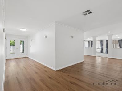 2/33 Currawong Way, Thornlie WA 6108
