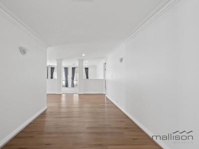 2/33 Currawong Way, Thornlie WA 6108