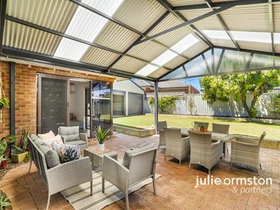 4 Gipsy Court, Beldon WA 6027