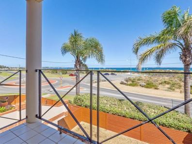 4/105 Rockingham Beach Road, Rockingham WA 6168