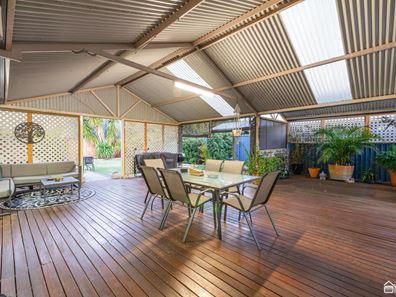 10 Mintberry Gardens, Byford WA 6122