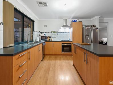 10 Mintberry Gardens, Byford WA 6122