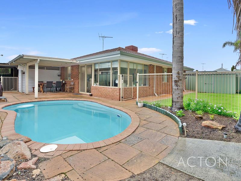 39 Sunningdale Chase, Meadow Springs