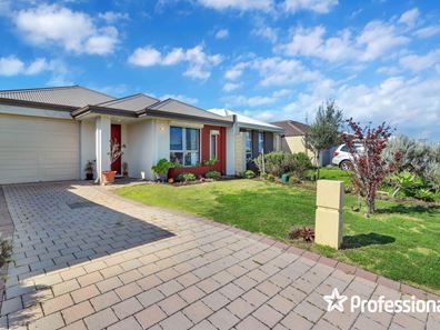 4 Macadamia Loop, Piara Waters WA 6112