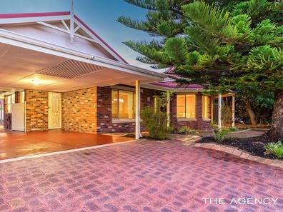 17 Montebourg Meander, Port Kennedy WA 6172