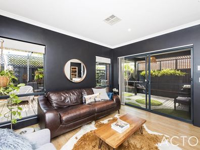 12 Quendamia Lane, Mandurah WA 6210