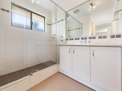 199 Peelwood Parade, Halls Head WA 6210