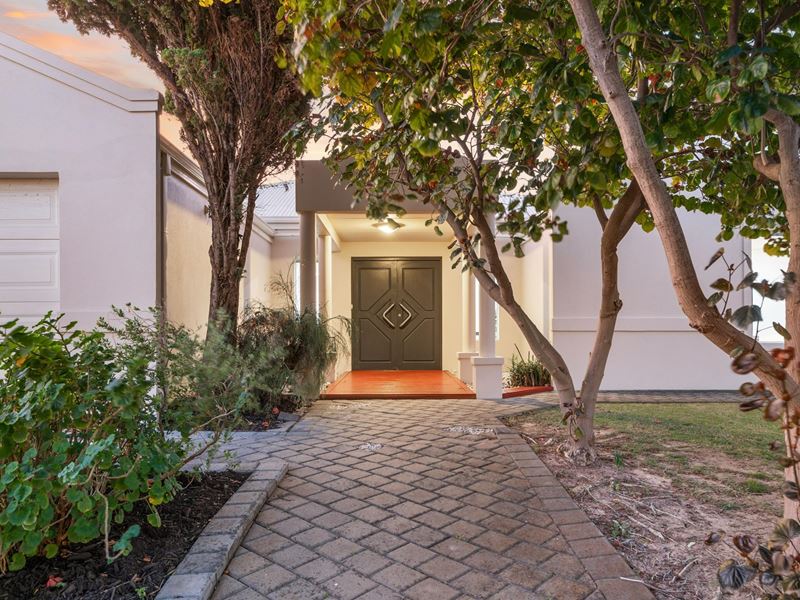 9 Ellesmere Heights, Hillarys