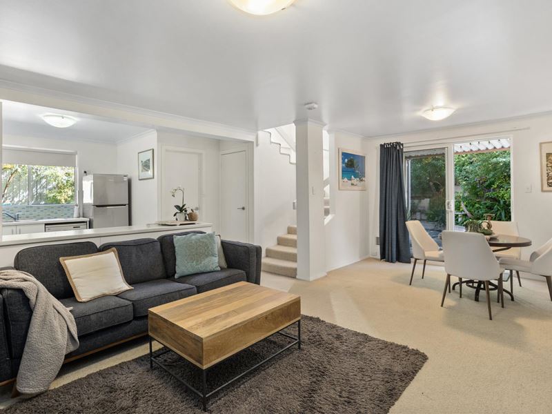2/14 Siddons Way, Booragoon