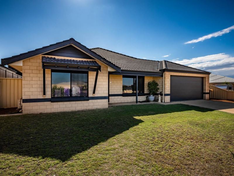 7 Wildwave Bend, Wandina
