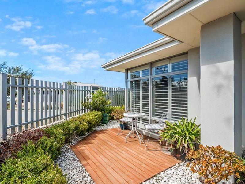 8 Carlindie Parkway, Golden Bay WA 6174