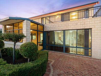 10 Crowley Vista, Salter Point WA 6152