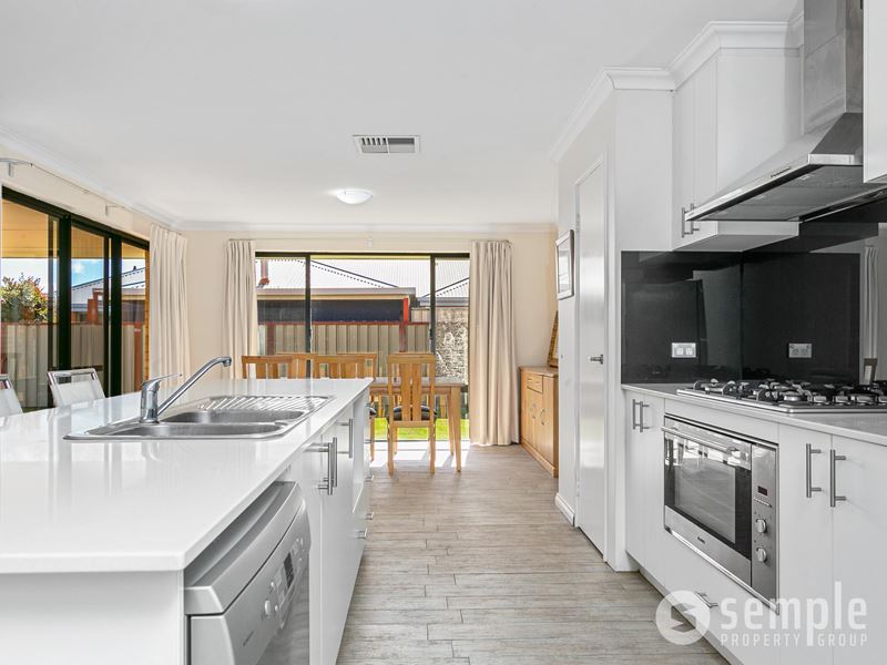 16 Caridean Way, Hammond Park