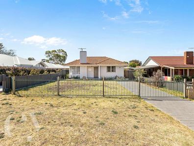 16 Treeby Street, Coolbellup WA 6163