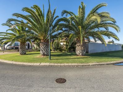 21 Benbecula Loop, Port Kennedy WA 6172