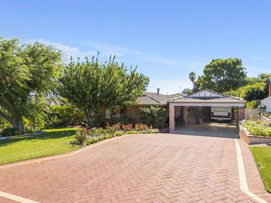 15 Yallambee Crescent, Wanneroo WA 6065