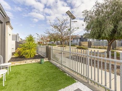 4 Lutea Lane, Jindalee WA 6036