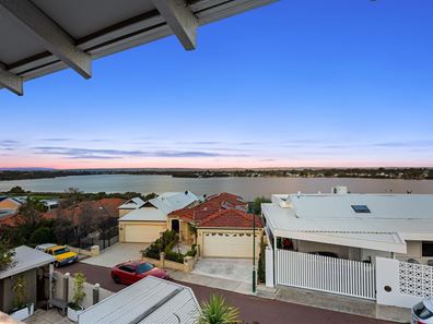 123 River Way, Salter Point WA 6152