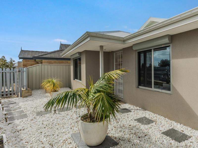 16 Mallina Crescent, Golden Bay WA 6174