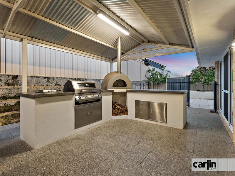 8 Lakeridge Drive, Cockburn Central