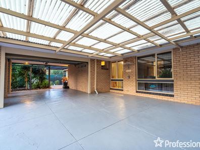 16 Stirling Road, Greenmount WA 6056