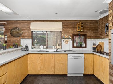 9 Lewis Place, Withers WA 6230