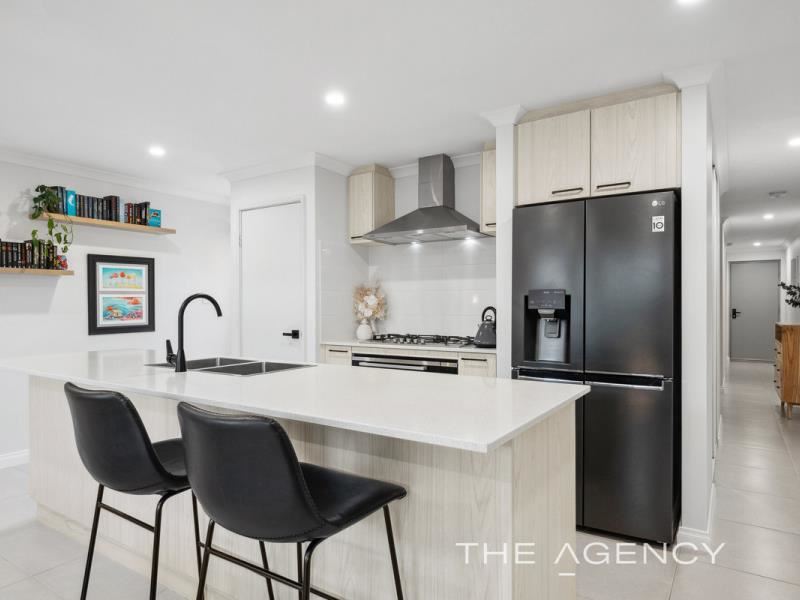 44 Turquoise Boulevard, Treeby