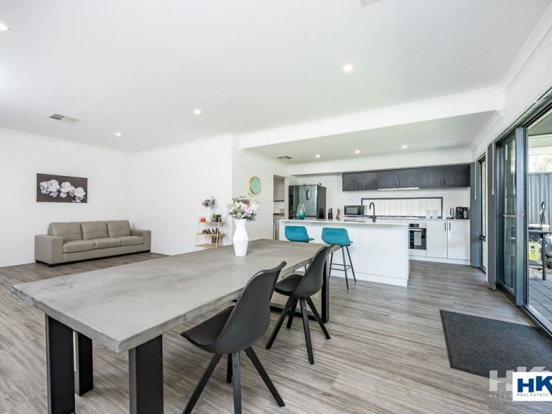 6 Moorland Crescent, The Vines