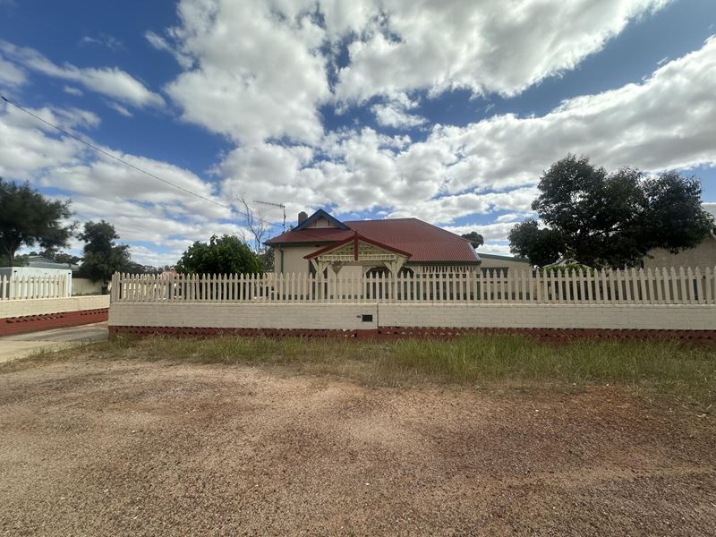 30 Cullen Street, Katanning WA 6317