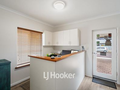 8/83 Gifford Road, Dunsborough WA 6281