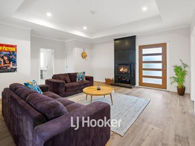 8/83 Gifford Road, Dunsborough WA 6281
