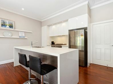 91 Kitchener Rd, Alfred Cove WA 6154