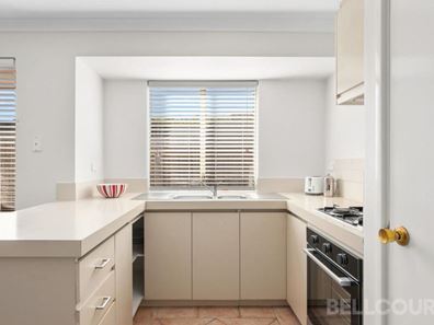 15/1 Iolanthe Street, Bassendean WA 6054