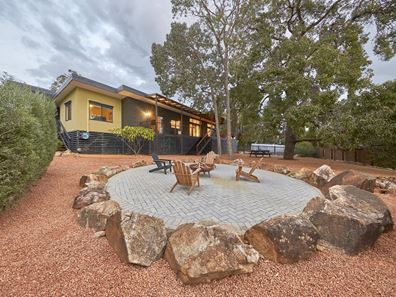 8 Vista Grove, Mount Nasura WA 6112