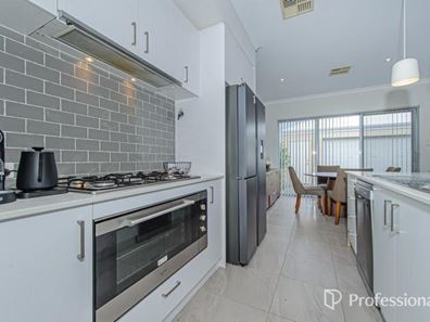 8 Barre Lane, Wellard WA 6170
