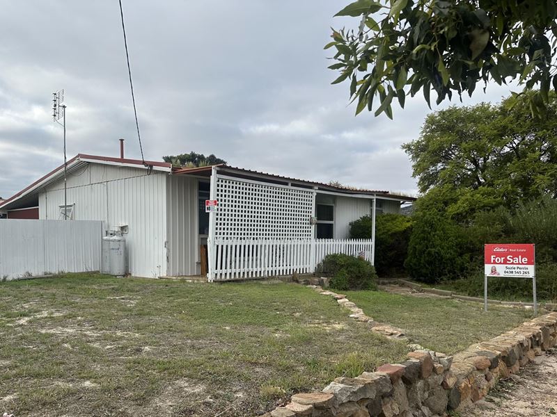 30 McIntyre Street, Dumbleyung WA 6350