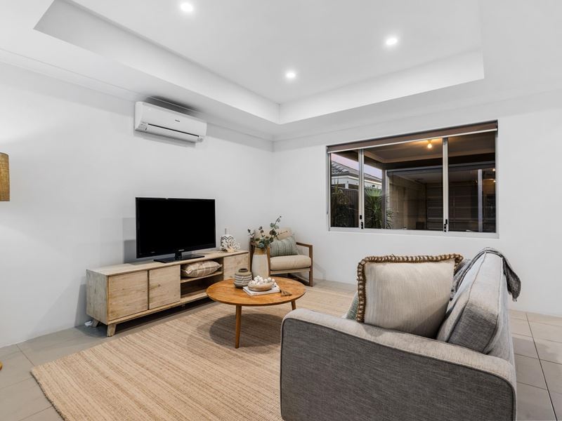 21 Saunton Way, Ridgewood