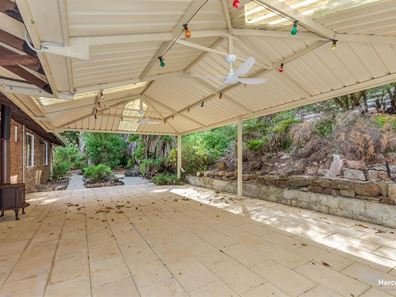 6 Barbigal Place, Lesmurdie WA 6076