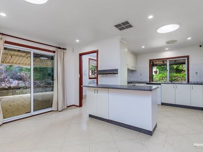 6 Barbigal Place, Lesmurdie WA 6076