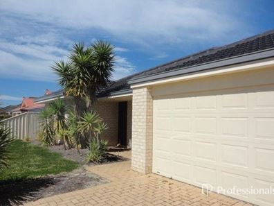 33 Mica Mews, Wattle Grove WA 6107